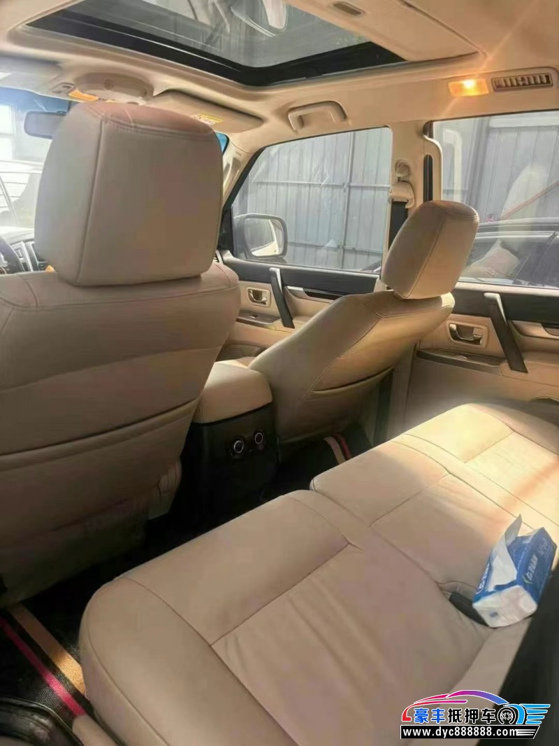 20年三菱帕杰罗(进口)轿车抵押车出售