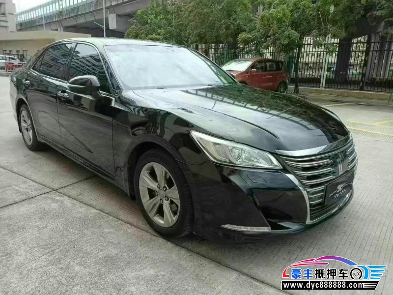 18年丰田皇冠轿车抵押车出售