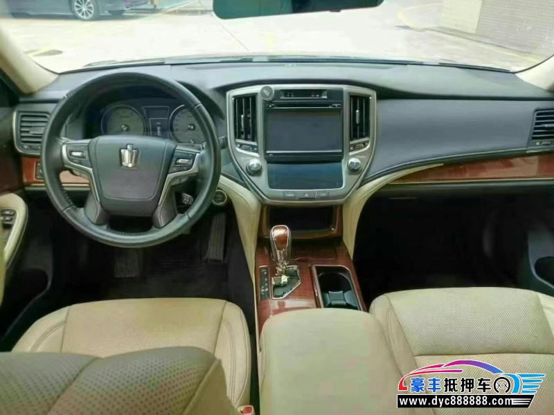 18年丰田皇冠轿车抵押车出售