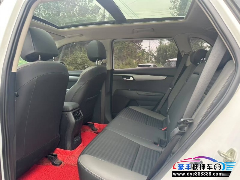 21年起亚智跑轿车抵押车出售