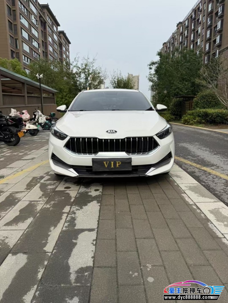 21年起亚K3轿车