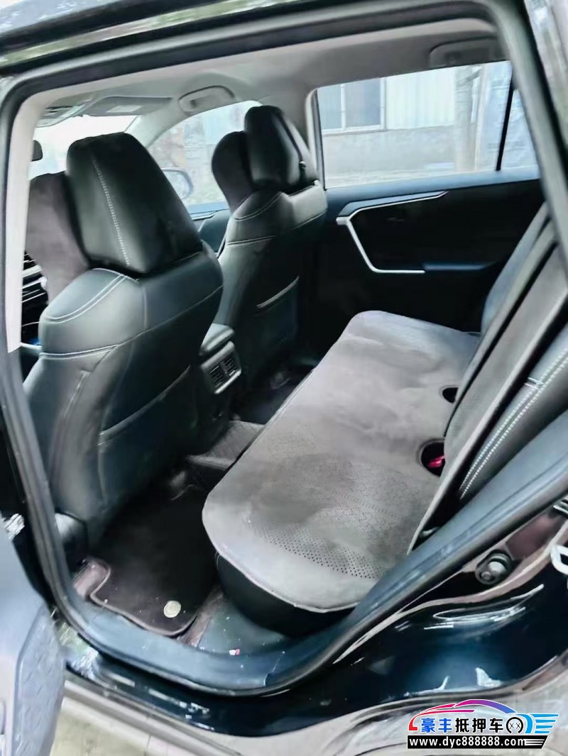 24年丰田RAV4荣放轿车抵押车出售