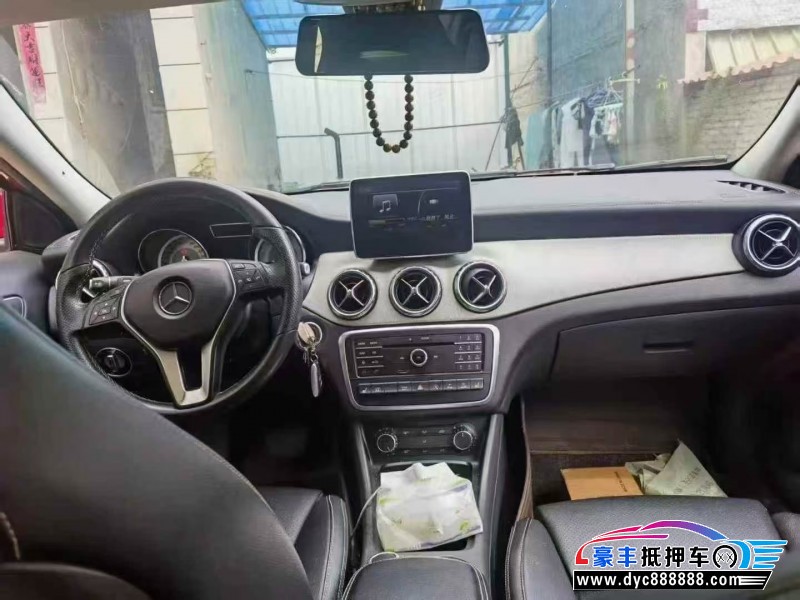 16年奔驰GLA轿车抵押车出售