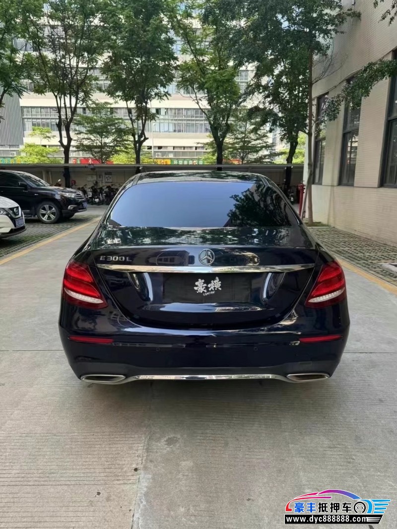 17年奔驰E轿车抵押车出售