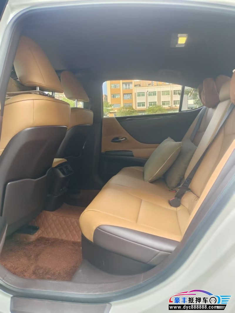 19年雷克萨斯ES轿车抵押车出售