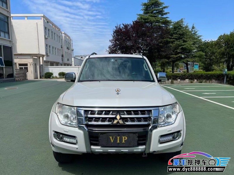 18年三菱帕杰罗轿车抵押车出售