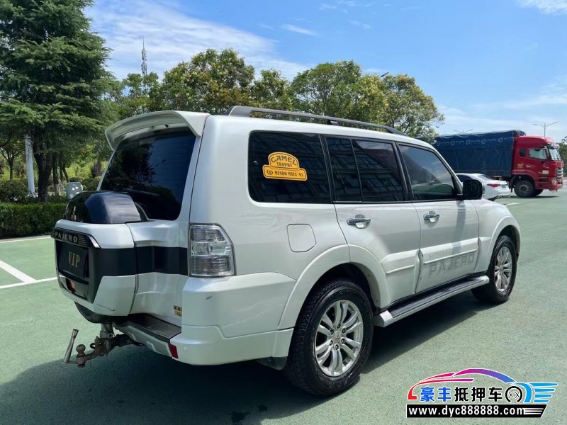 18年三菱帕杰罗轿车抵押车出售