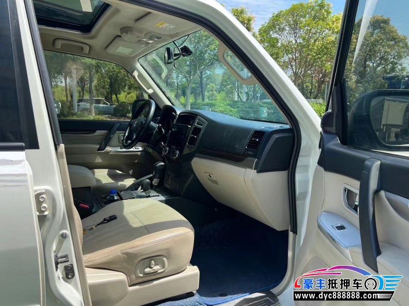 18年三菱帕杰罗轿车抵押车出售