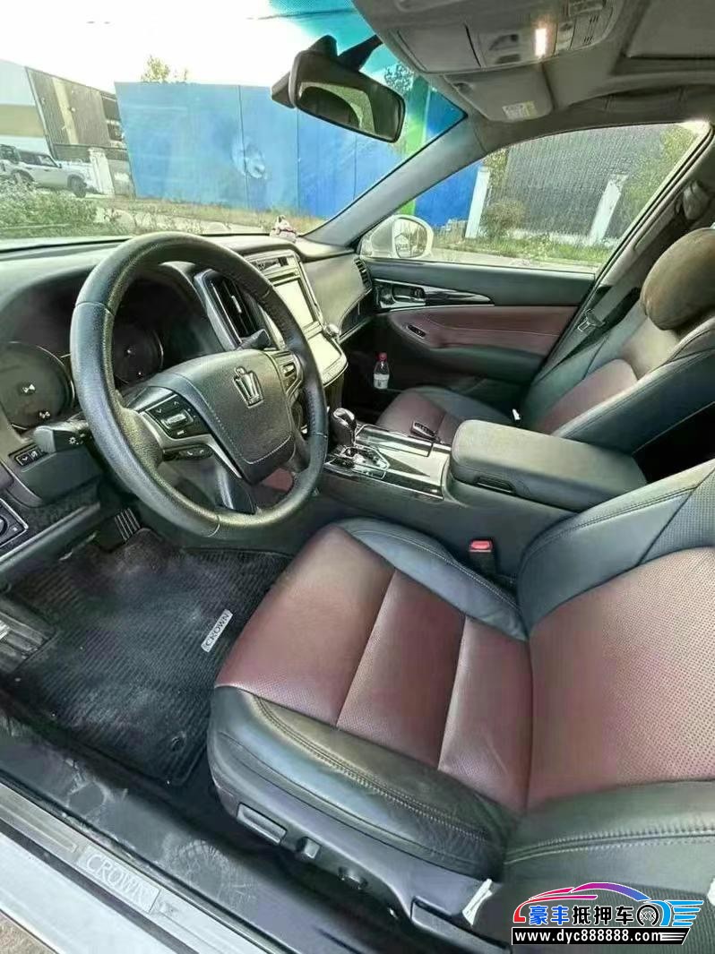 18年丰田皇冠轿车抵押车出售