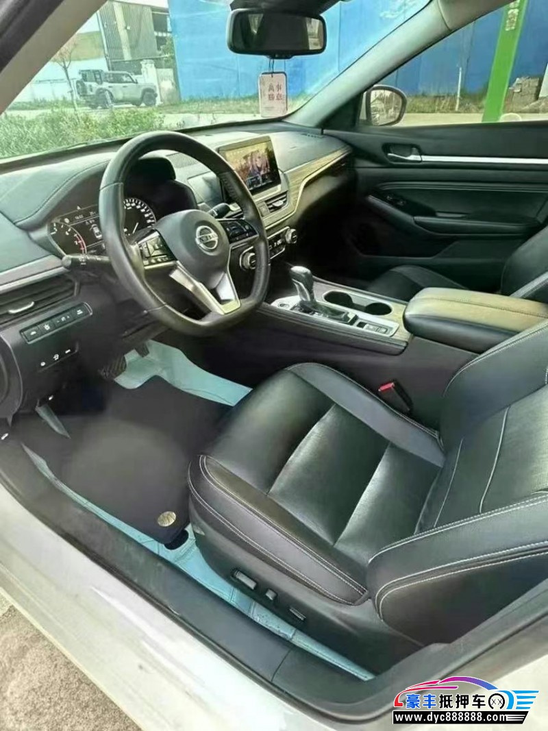 22年日产天籁轿车抵押车出售