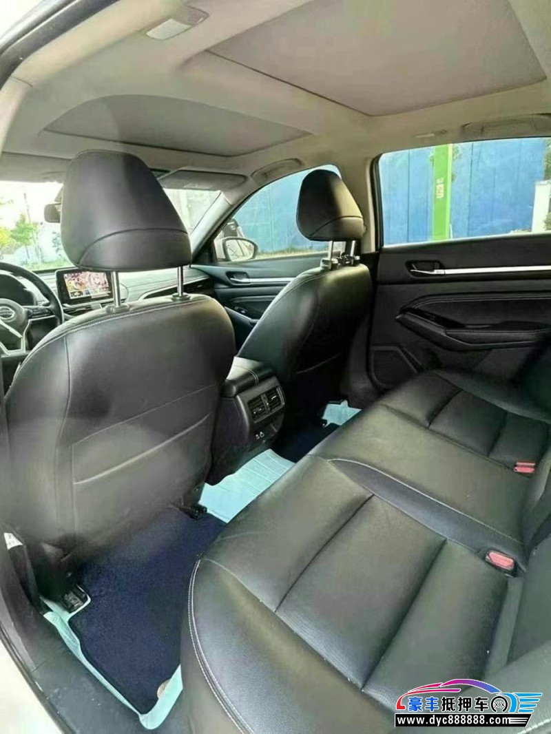 22年日产天籁轿车抵押车出售