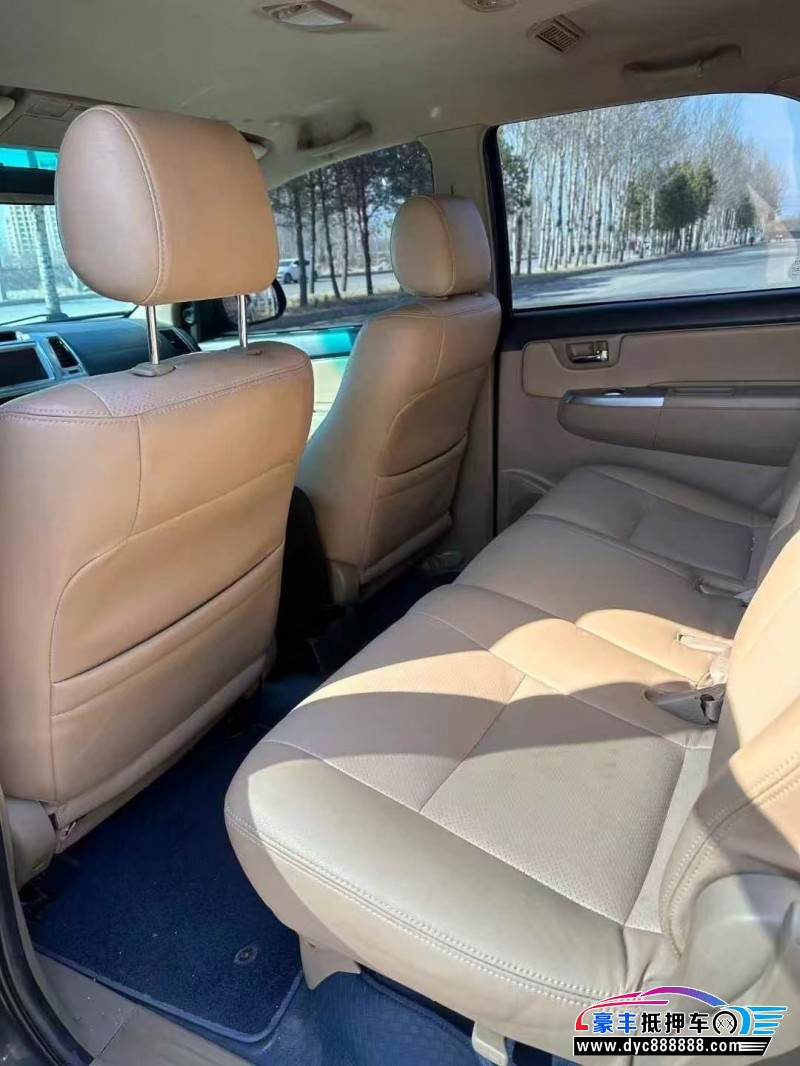 18年丰田奔跑者轿车抵押车出售