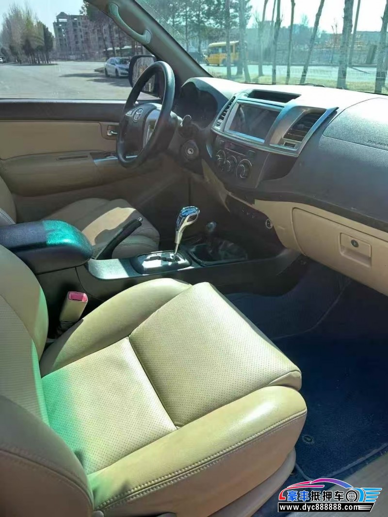 18年丰田奔跑者轿车抵押车出售