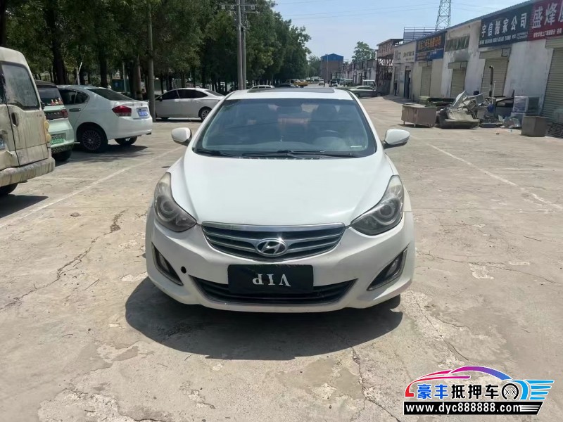 13年现代朗动轿车抵押车出售