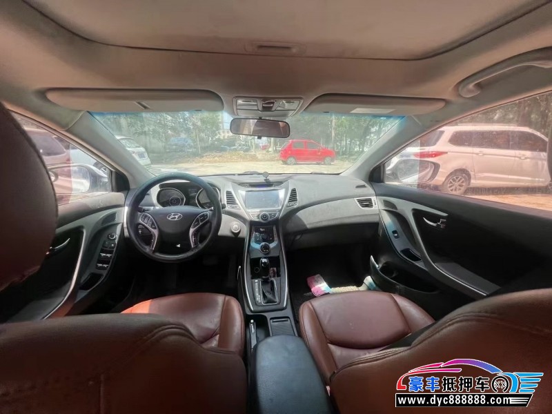 13年现代朗动轿车抵押车出售