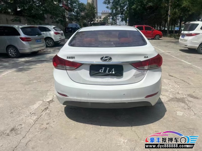 13年现代朗动轿车抵押车出售