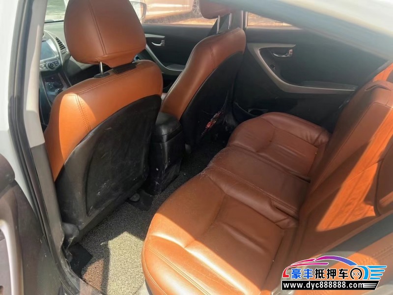 13年现代朗动轿车抵押车出售