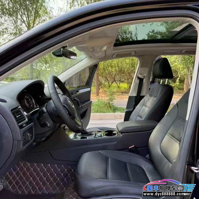 17年大众途锐轿车抵押车出售