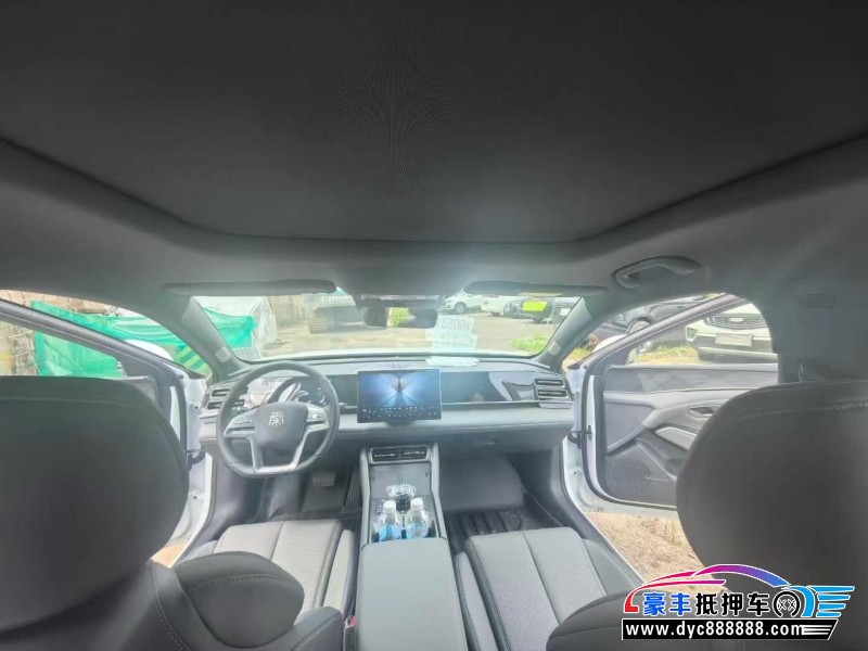 25年比亚迪秦轿车抵押车出售