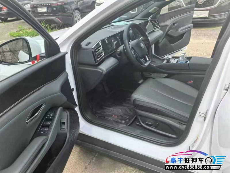 25年比亚迪秦轿车抵押车出售