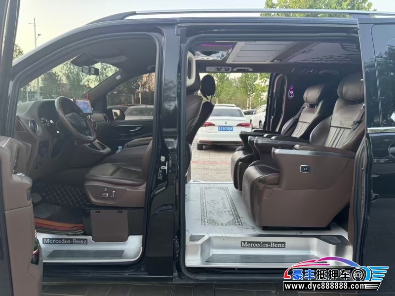 18年奔驰威霆轿车抵押车出售
