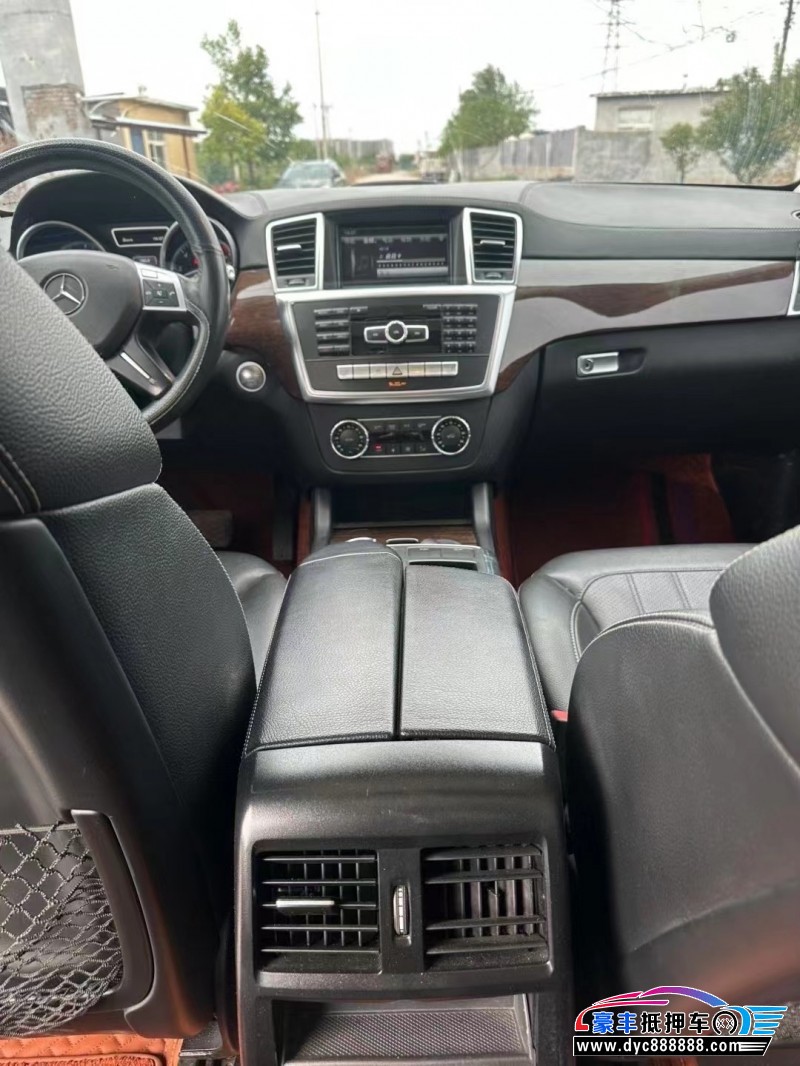 14年奔驰GL轿车抵押车出售