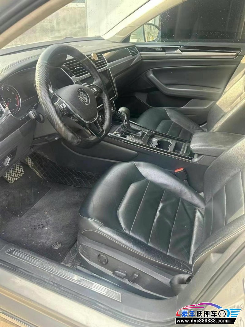 18年大众辉昂轿车抵押车出售