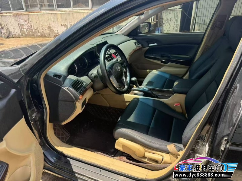 13年本田雅阁轿车抵押车出售