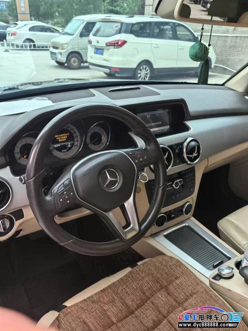 13年奔驰GLK轿车抵押车出售