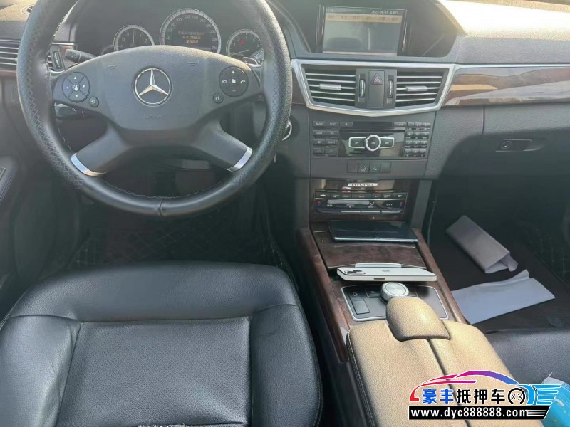 13年奔驰E轿车抵押车出售