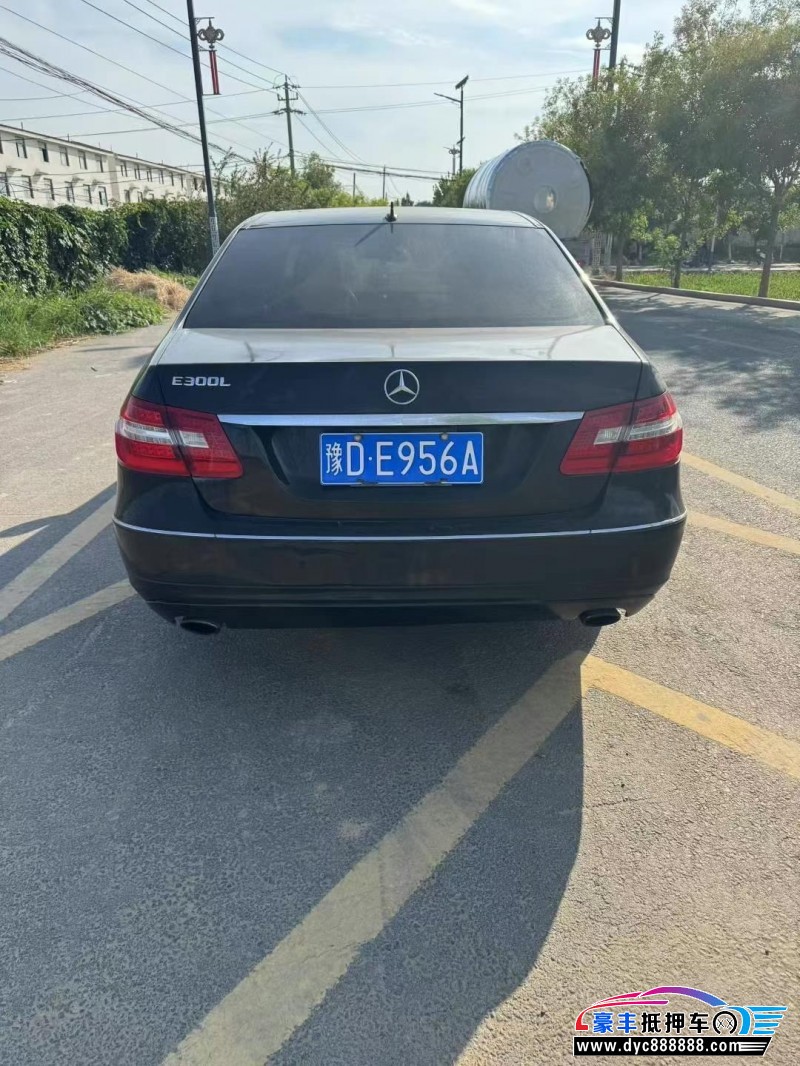 13年奔驰E轿车抵押车出售