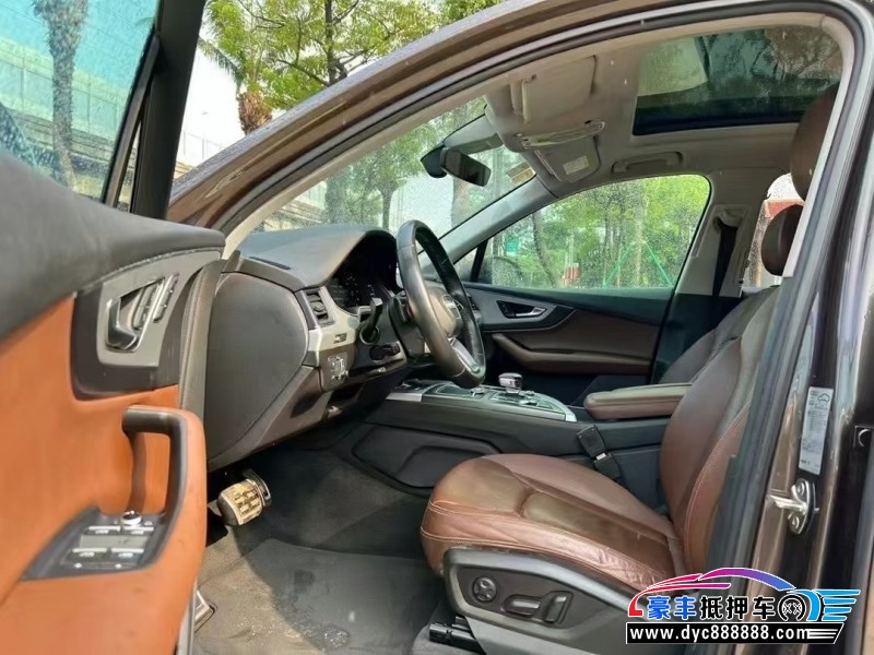 17年奥迪Q7轿车抵押车出售