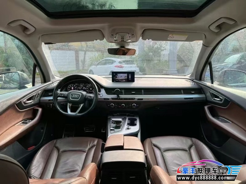17年奥迪Q7轿车抵押车出售