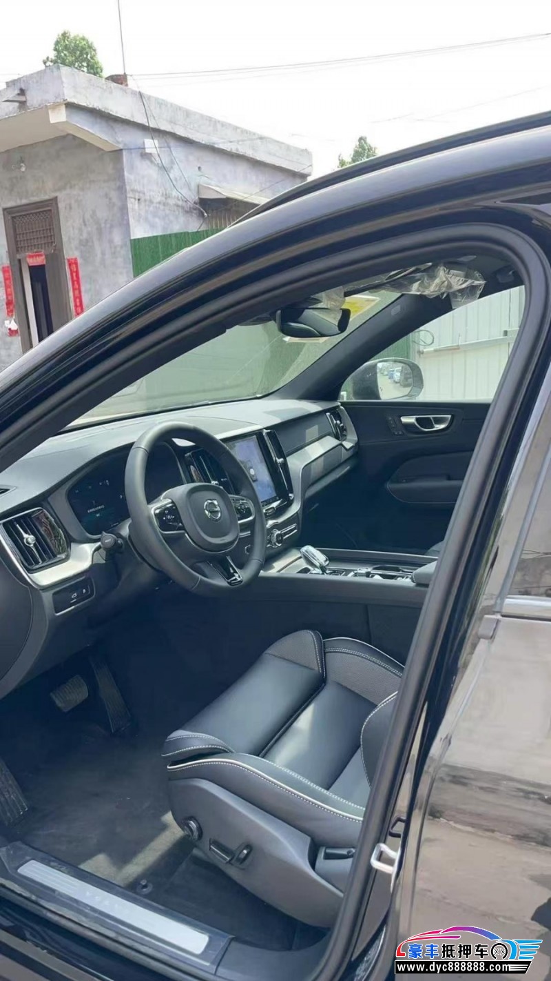 25年沃尔沃XC60轿车抵押车出售