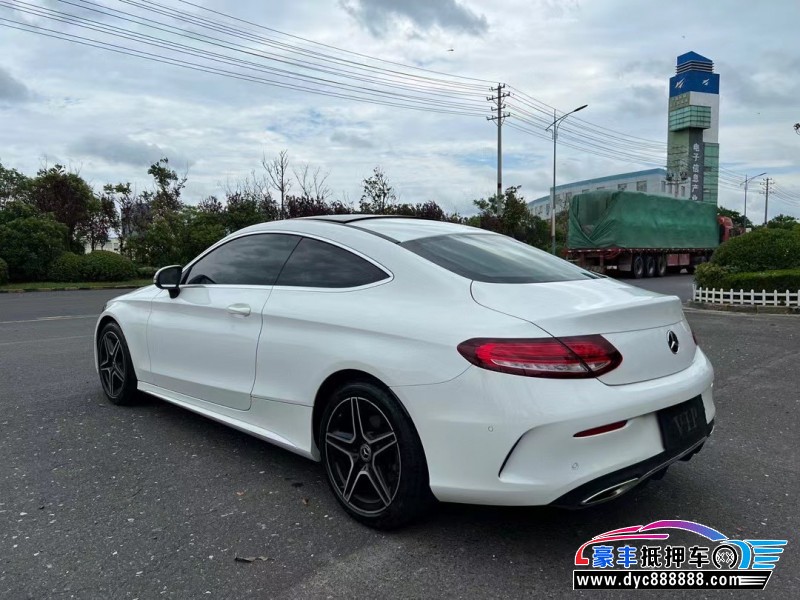 19年奔驰C轿车抵押车出售