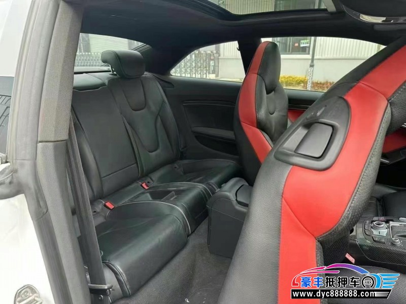 15年奥迪RS 5轿车抵押车出售