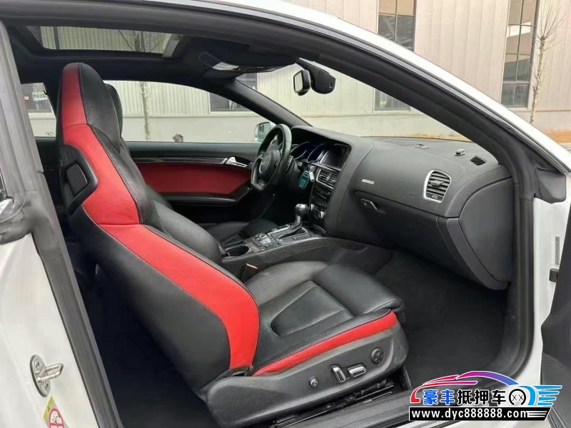 15年奥迪RS 5轿车抵押车出售