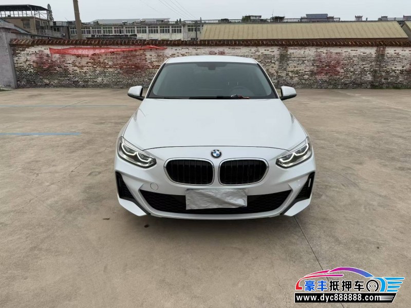 抵押车出售21年宝马1系轿车