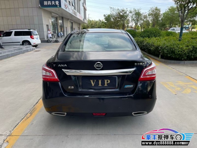 14年日产天籁轿车抵押车出售