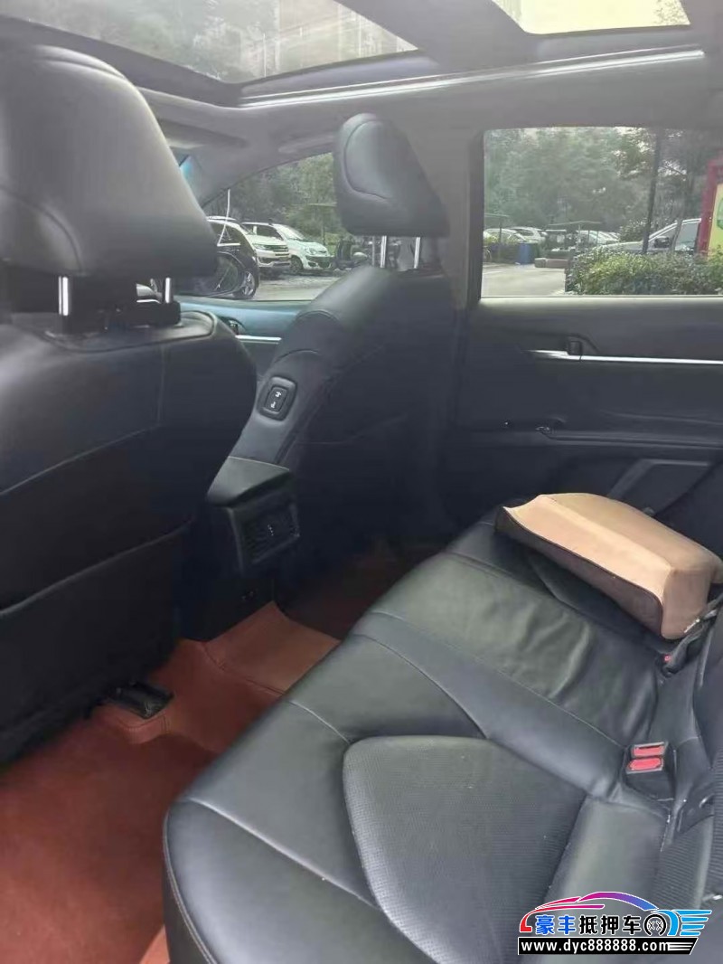 18年丰田凯美瑞轿车抵押车出售