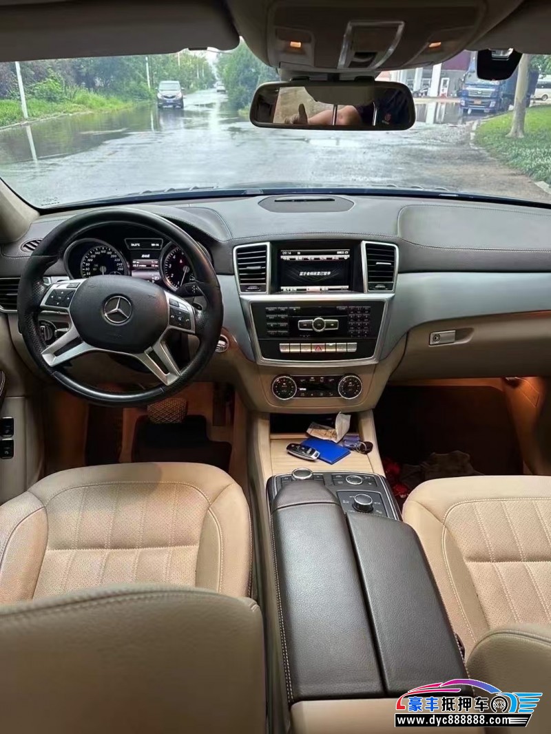 16年奔驰GL轿车抵押车出售