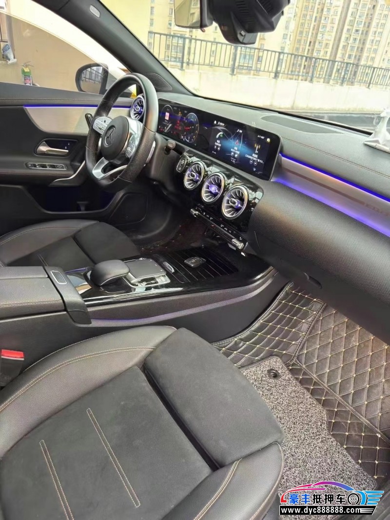 19年奔驰A轿车抵押车出售