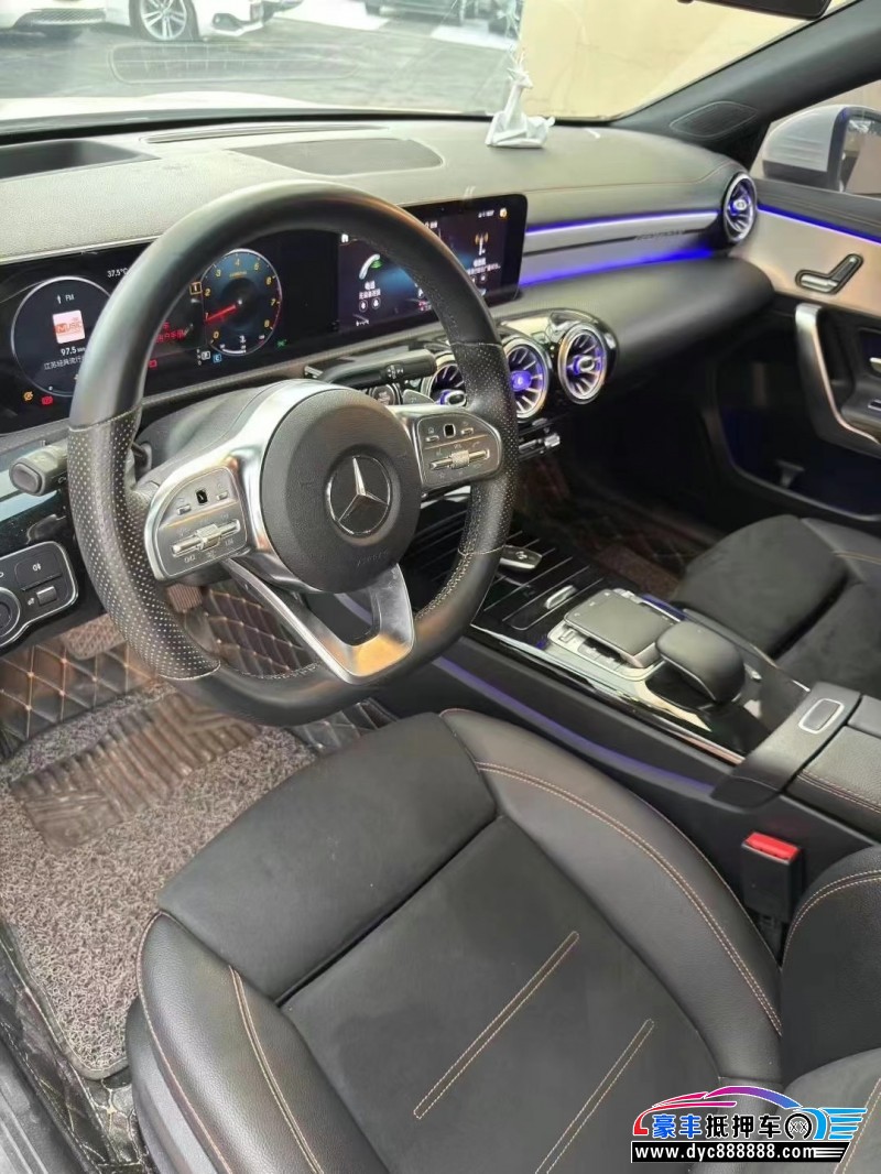 19年奔驰A轿车抵押车出售