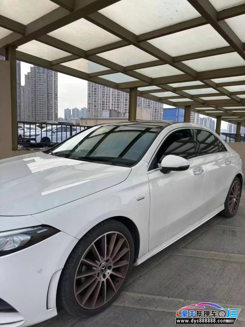 19年奔驰A轿车抵押车出售