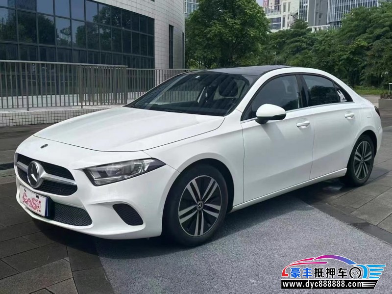 21年奔驰A轿车抵押车出售