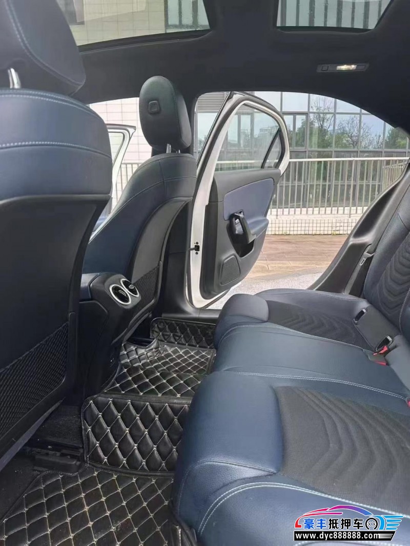 21年奔驰A轿车抵押车出售