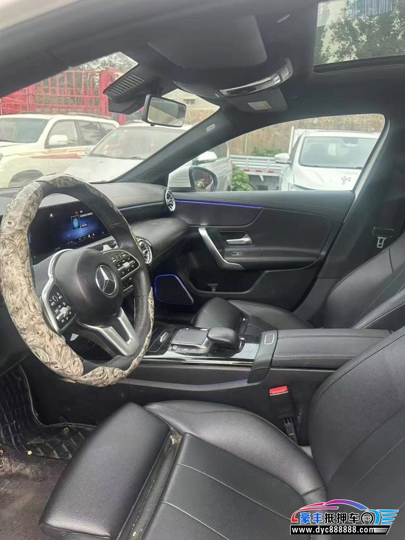 20年奔驰A轿车抵押车出售