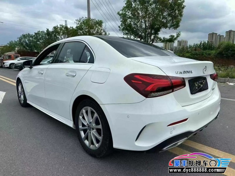 20年奔驰A轿车抵押车出售