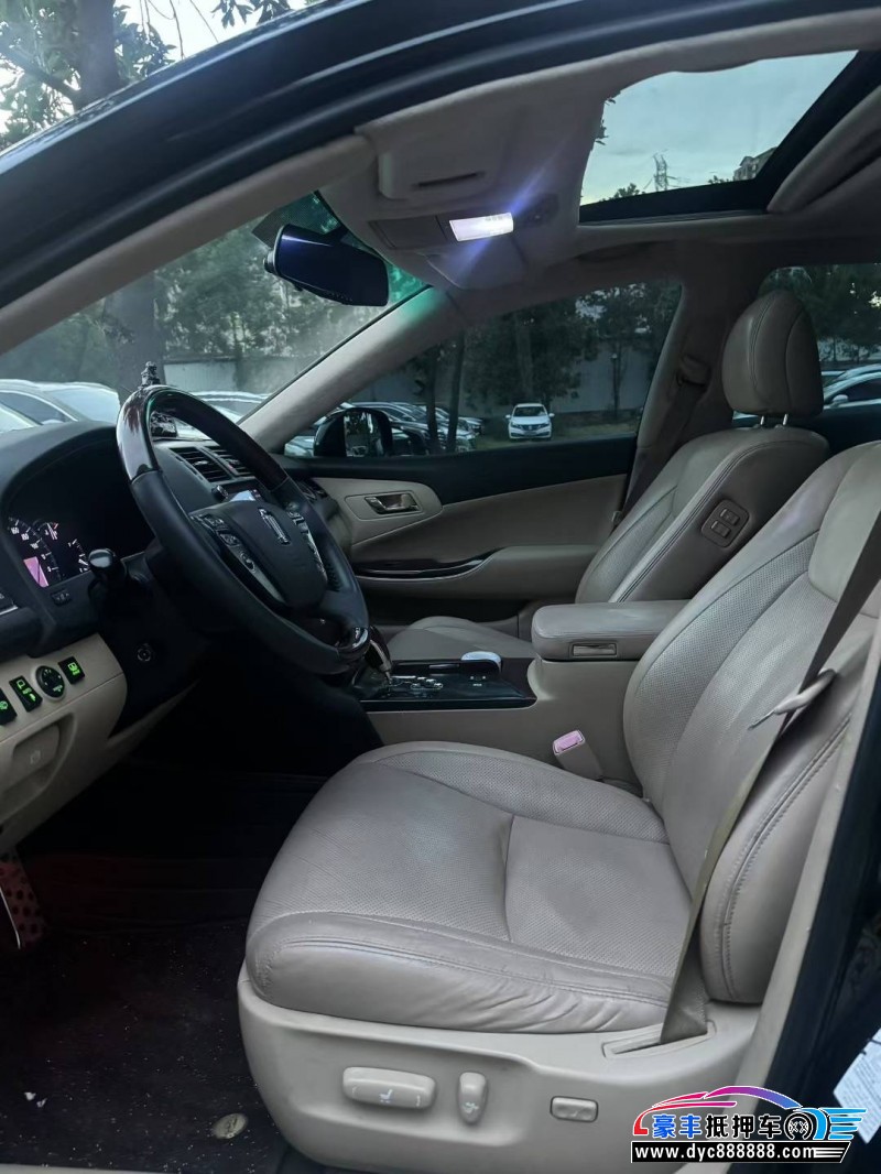 10年丰田皇冠轿车抵押车出售