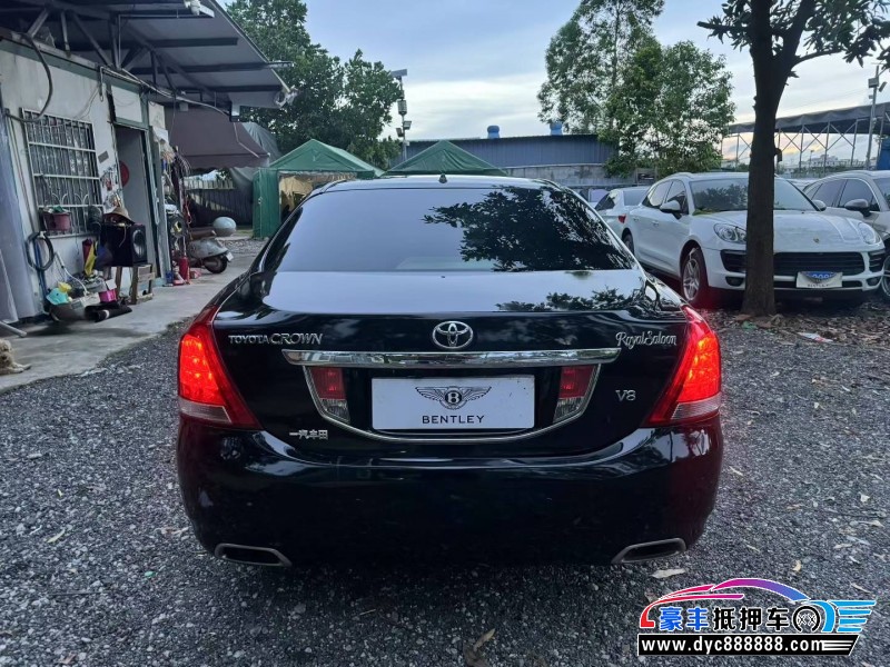 10年丰田皇冠轿车抵押车出售